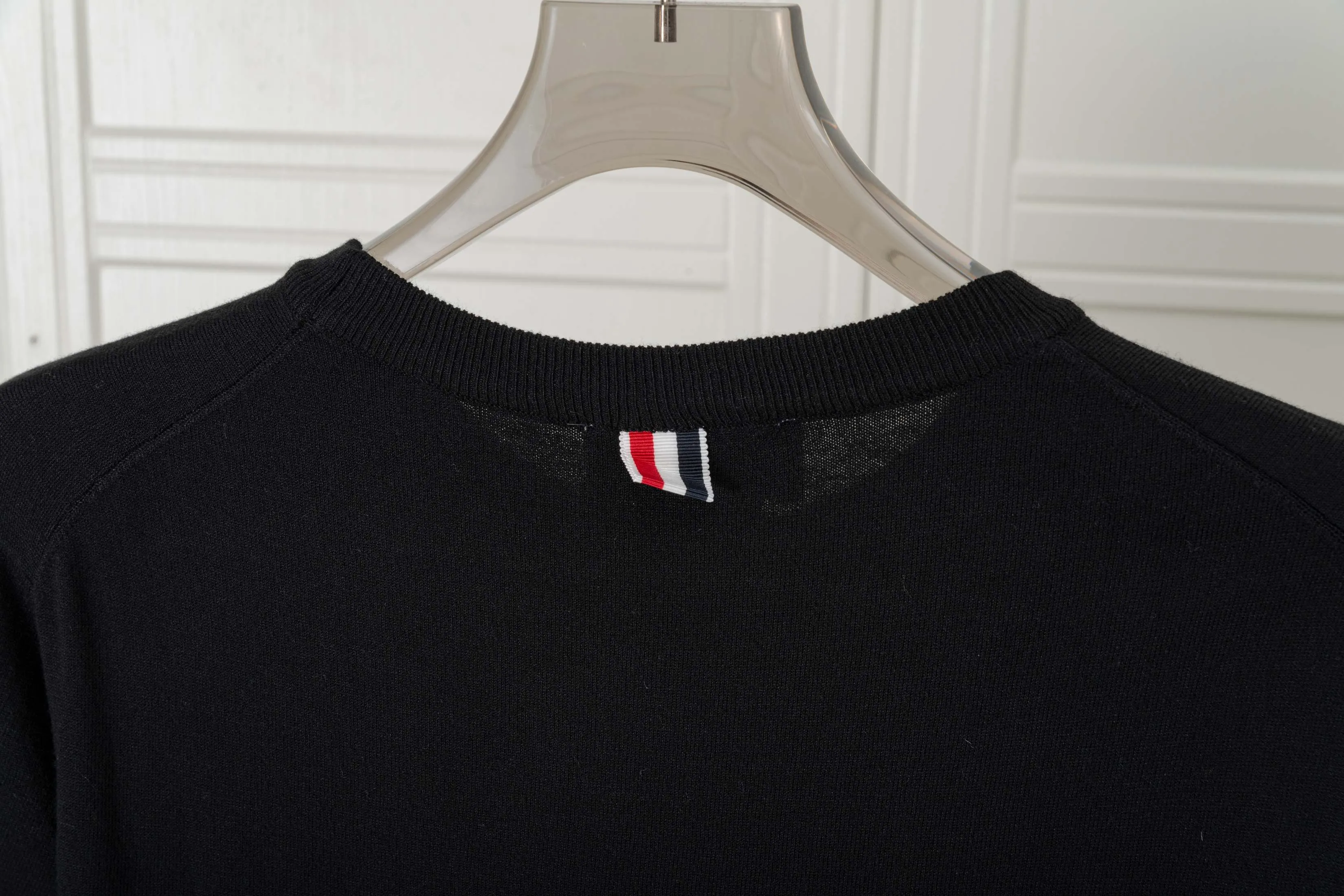 𝑻𝒉𝒐𝒎 𝑩𝒓𝒐𝒘𝒏𝒆Classic Thom Browne T Classic Breathable Authentic Quality + Authentic + Same Style Size：0/1/2/3/4 ：White/Black/Navy Blue/Light Gray/Dark Gray